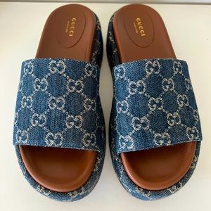 BARELY WORN - Gucci Angelina Platform Slide Sandal in Blue and Ivory